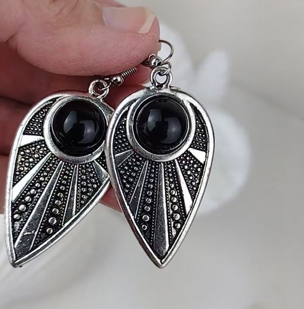 Silver Southwest Style Black Stone Highly Crafted Tear Drop Earrings